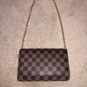 Small Brown/dark brown checkered cross body